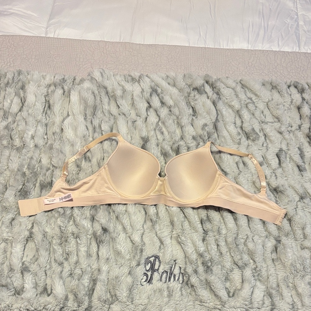 Victoria's Secret Cream Push-Up Bra. - Picture 5 of 10
